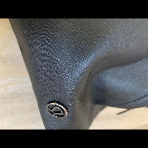 Lululemon Multi Compartment Tote Travel Bag - Picture 4 of 7